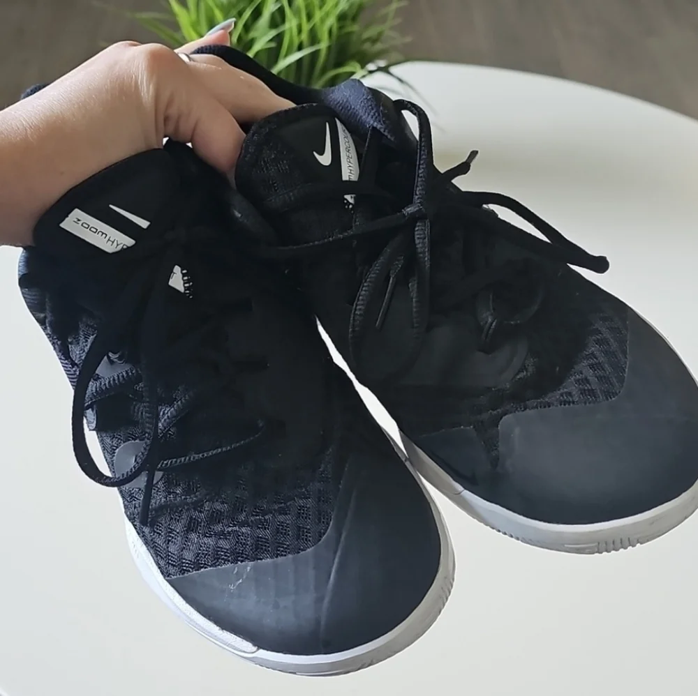 Nike Hyperspeed Court Athletic Volleyball Sneakers - Picture 4 of 10